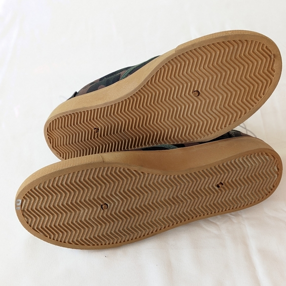 Forever 21 Camouflage Slip-On Sneakers - Picture 3 of 7